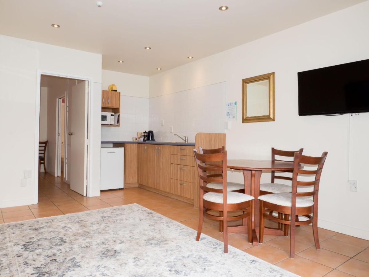 ראסל Commodores Lodge מראה חיצוני תמונה