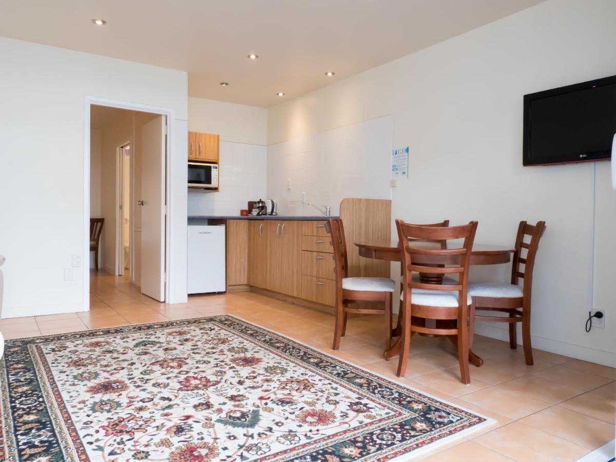 ראסל Commodores Lodge מראה חיצוני תמונה