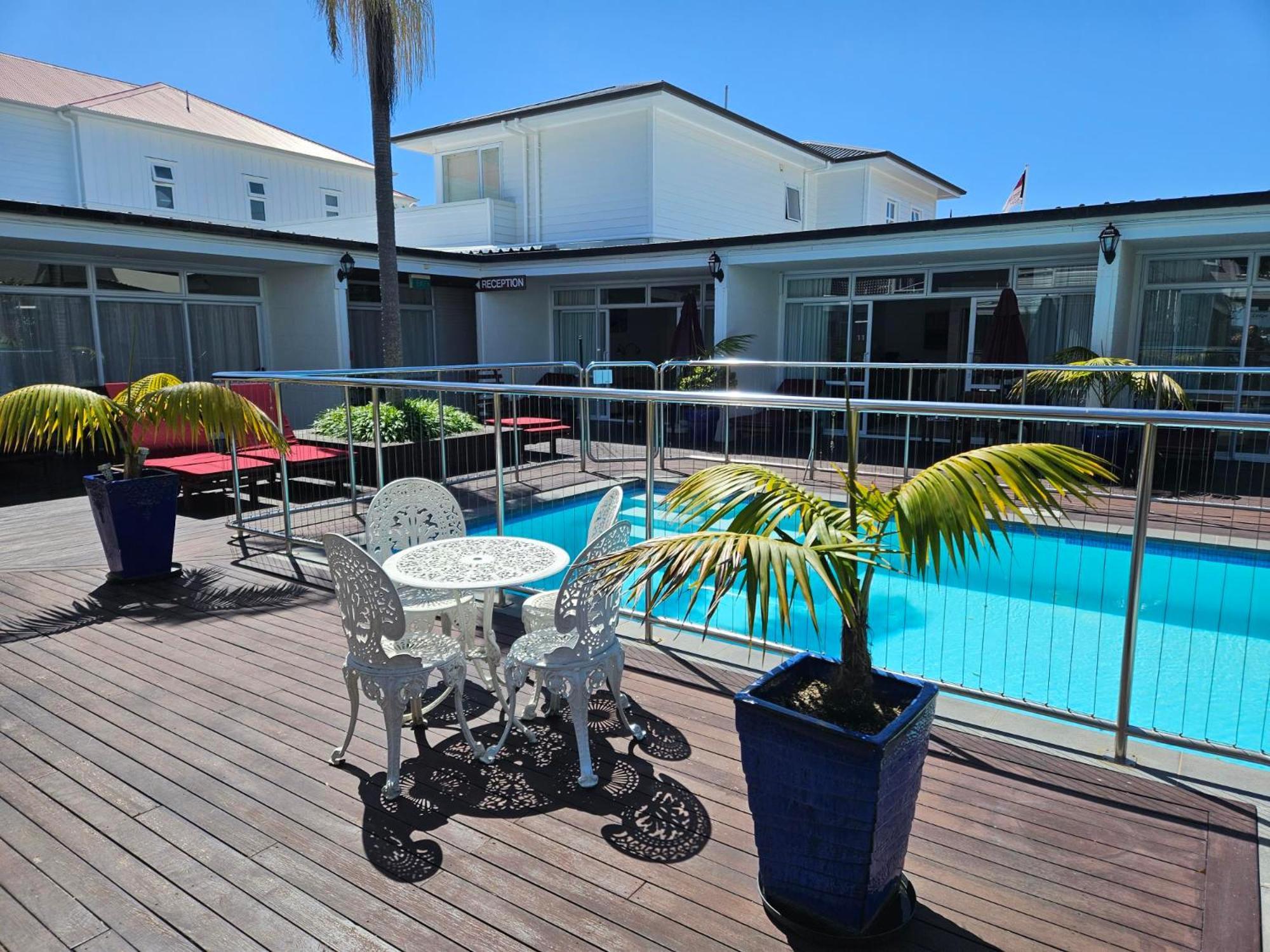 ראסל Commodores Lodge מראה חיצוני תמונה