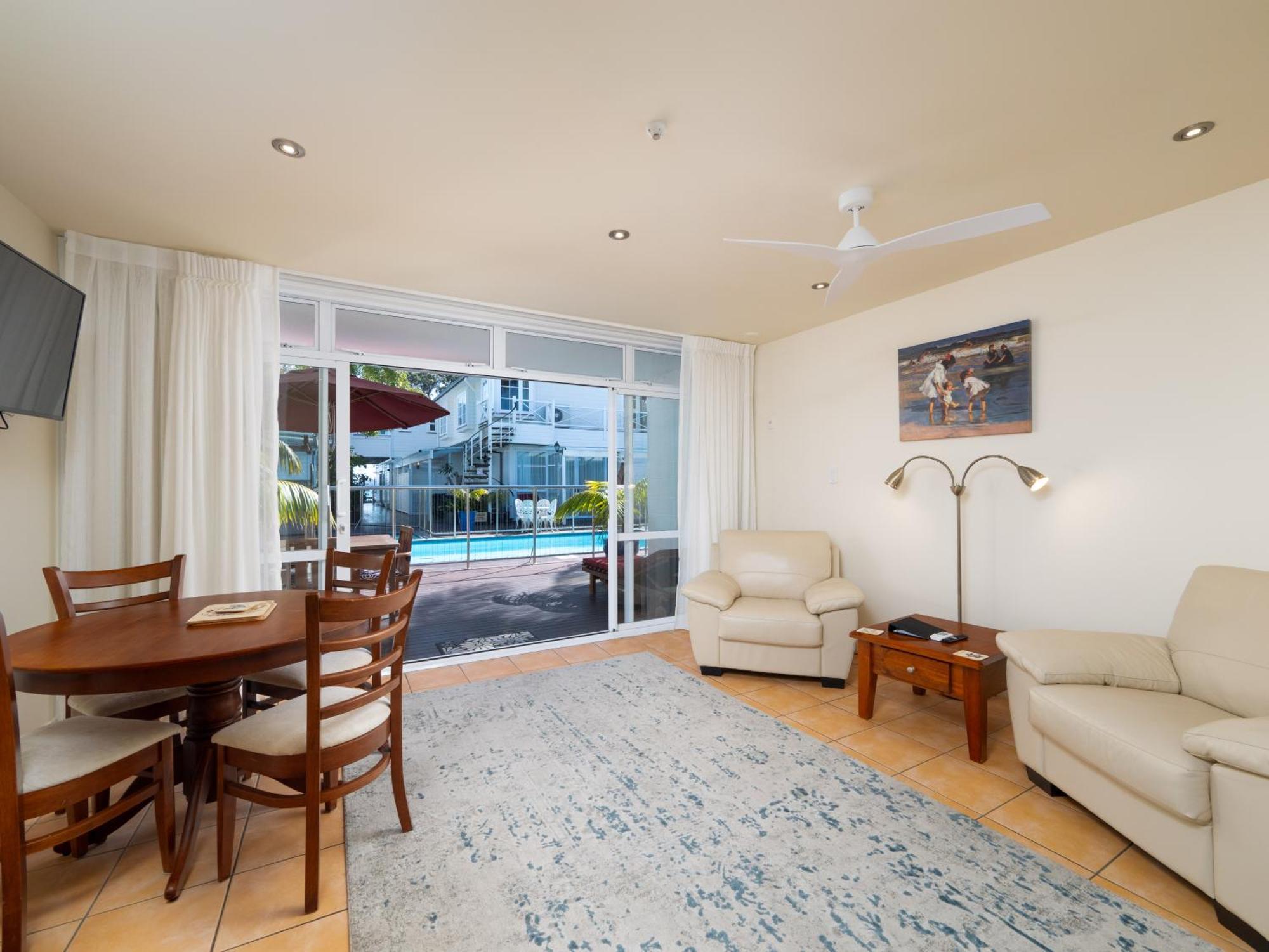 ראסל Commodores Lodge מראה חיצוני תמונה