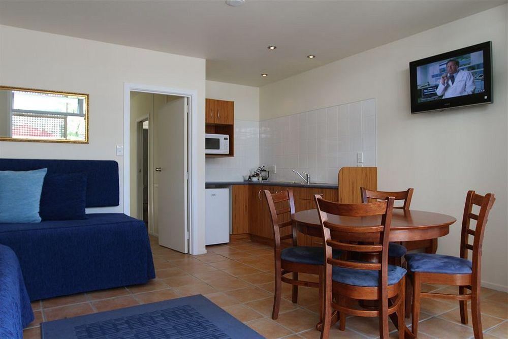 ראסל Commodores Lodge מראה חיצוני תמונה