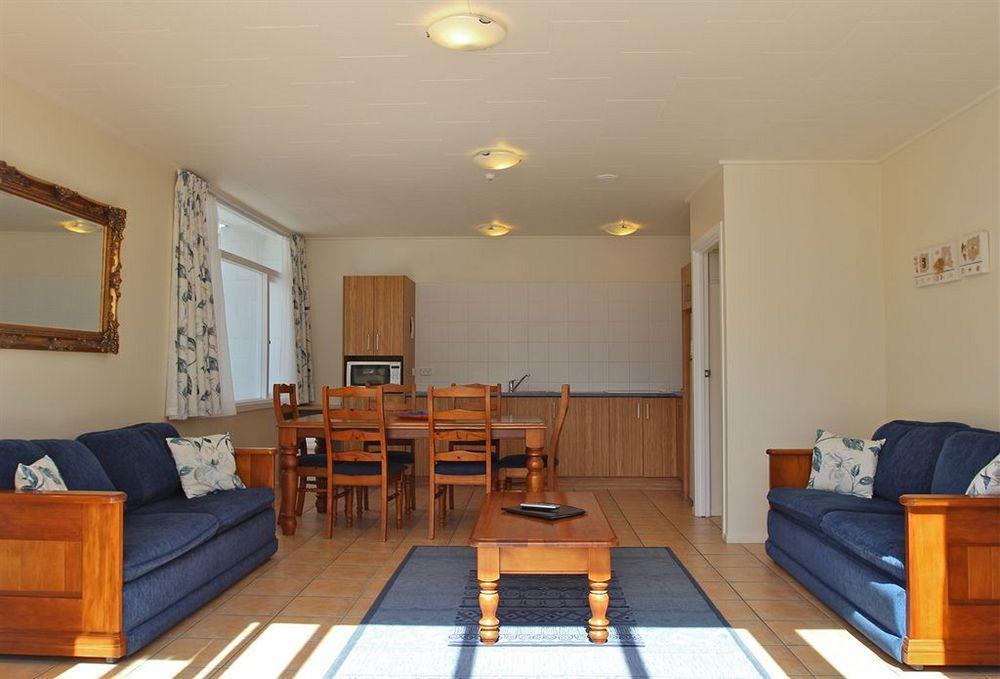 ראסל Commodores Lodge מראה חיצוני תמונה