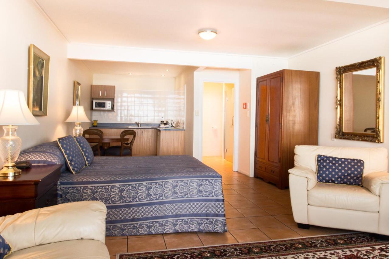 ראסל Commodores Lodge מראה חיצוני תמונה