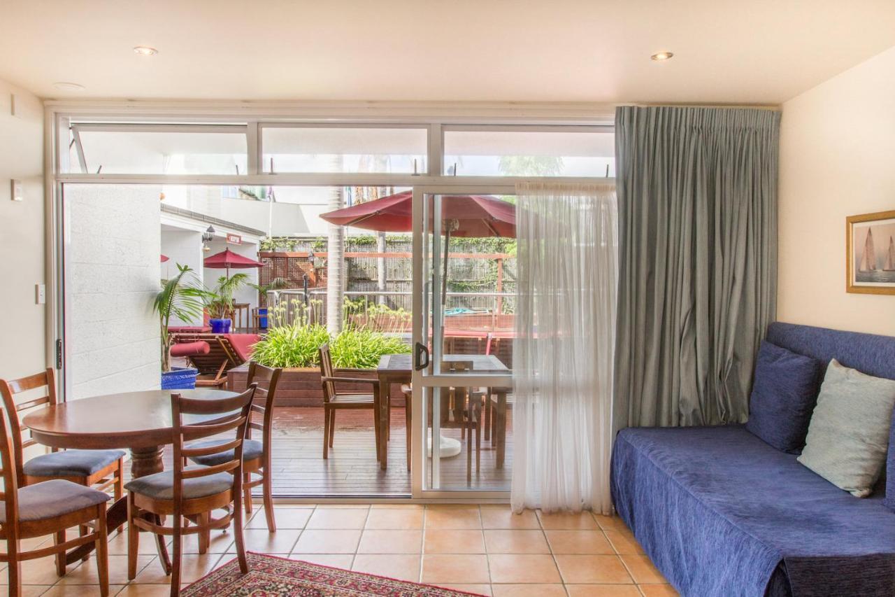 ראסל Commodores Lodge מראה חיצוני תמונה